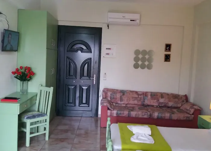 Pitsinis Studios & Apartments